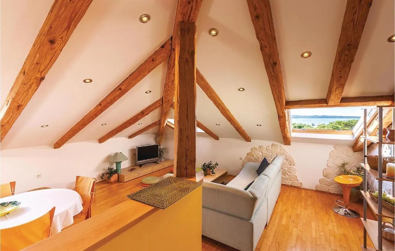Gorgeous Apartment In Fazana With Kitchen 크로아티아