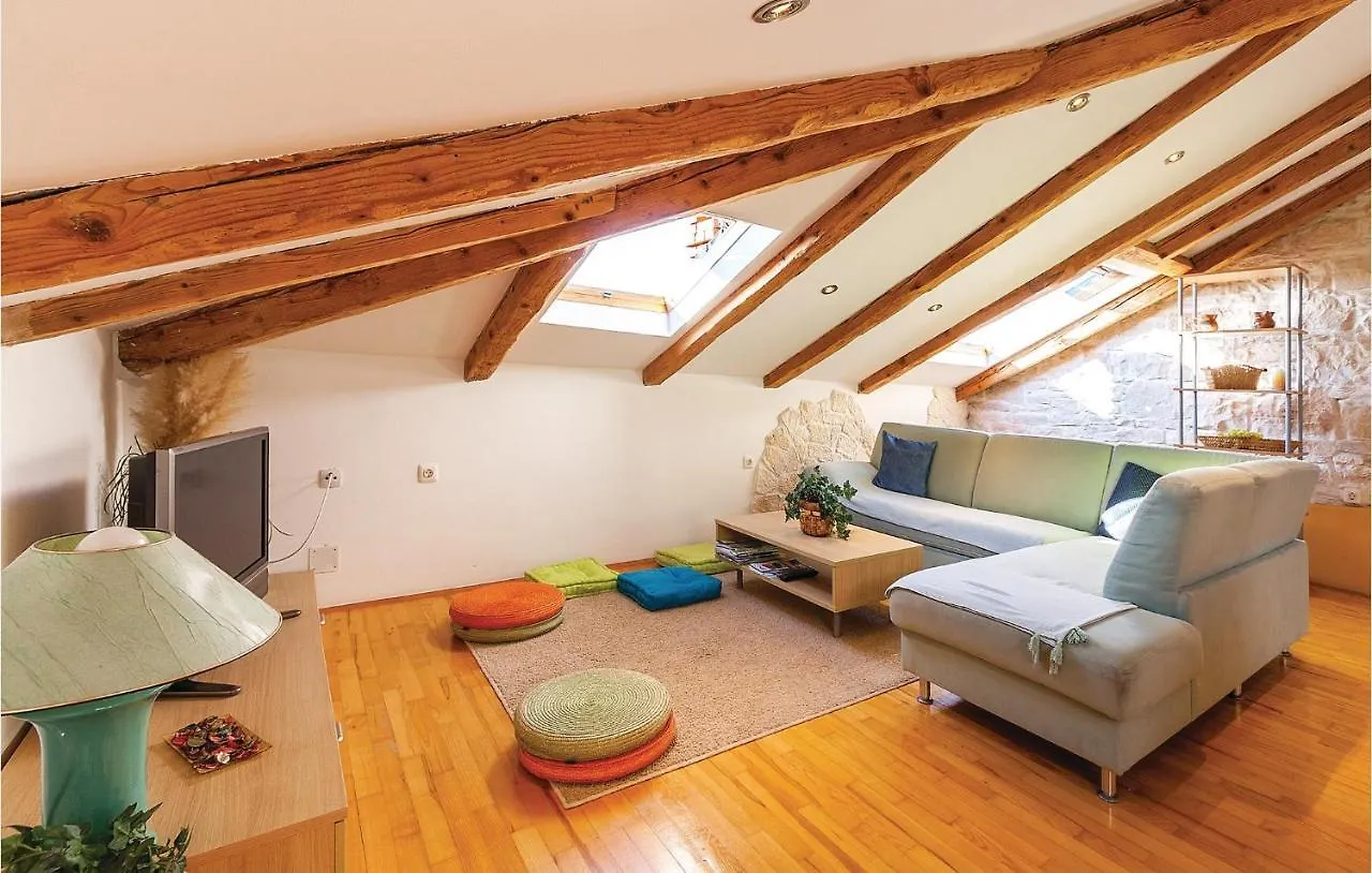 Gorgeous Apartment In Fazana With Kitchen